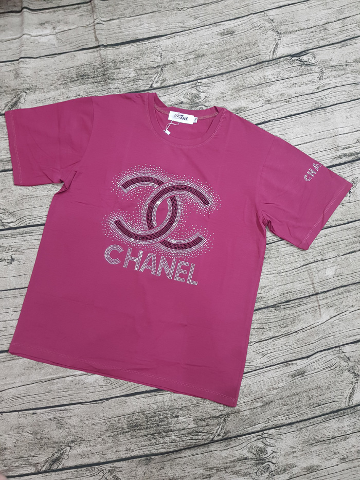 Áo thun màu hồng đậm đính kim sa Chanel size 2XL