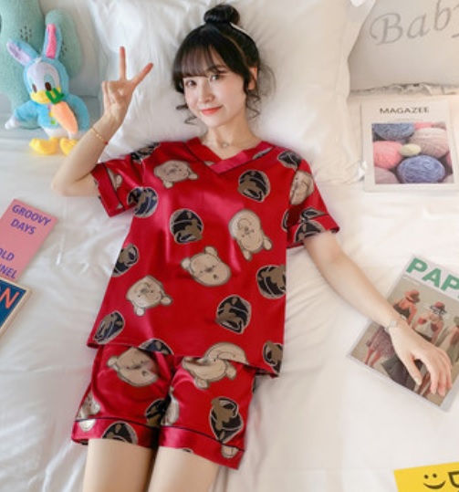 Bộ pijama short vải phi nền đỏ cổ tim in gấu Pooh lớn
