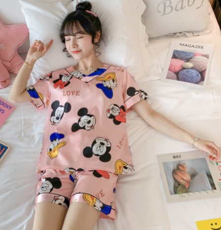 Bộ pijama short vải phi nền hồng cổ tim in Mickey lớn